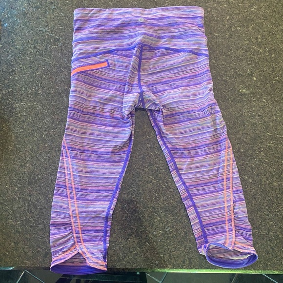 Lululemon Run: Top Speed Crop 💜 - Picture 2 of 3